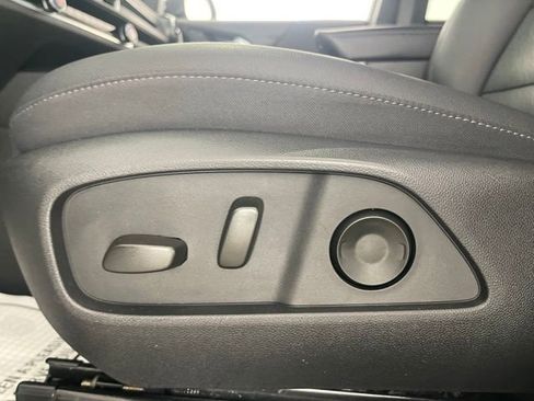 Used 2025 Chevrolet Equinox LT w/ Convenience Package II FWD image 34
