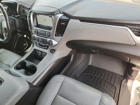 Used 2020 Chevrolet Suburban LT RWD image 21