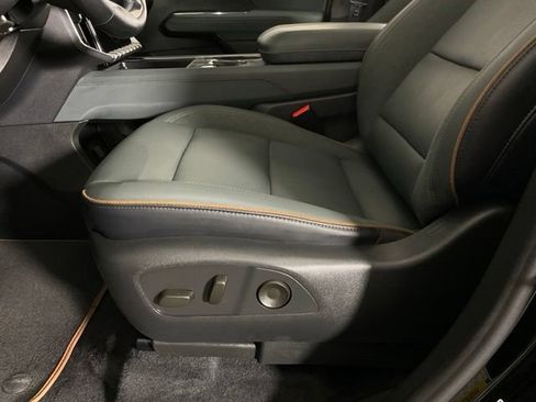 Used 2024 GMC Acadia AT4 w/ Luxury Package AWD/4WD image 31