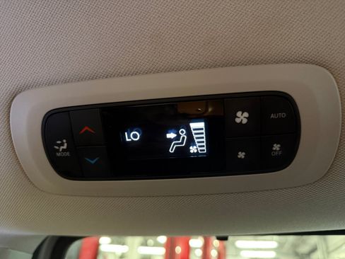 Used 2024 Chrysler Pacifica Touring-L FWD image 41