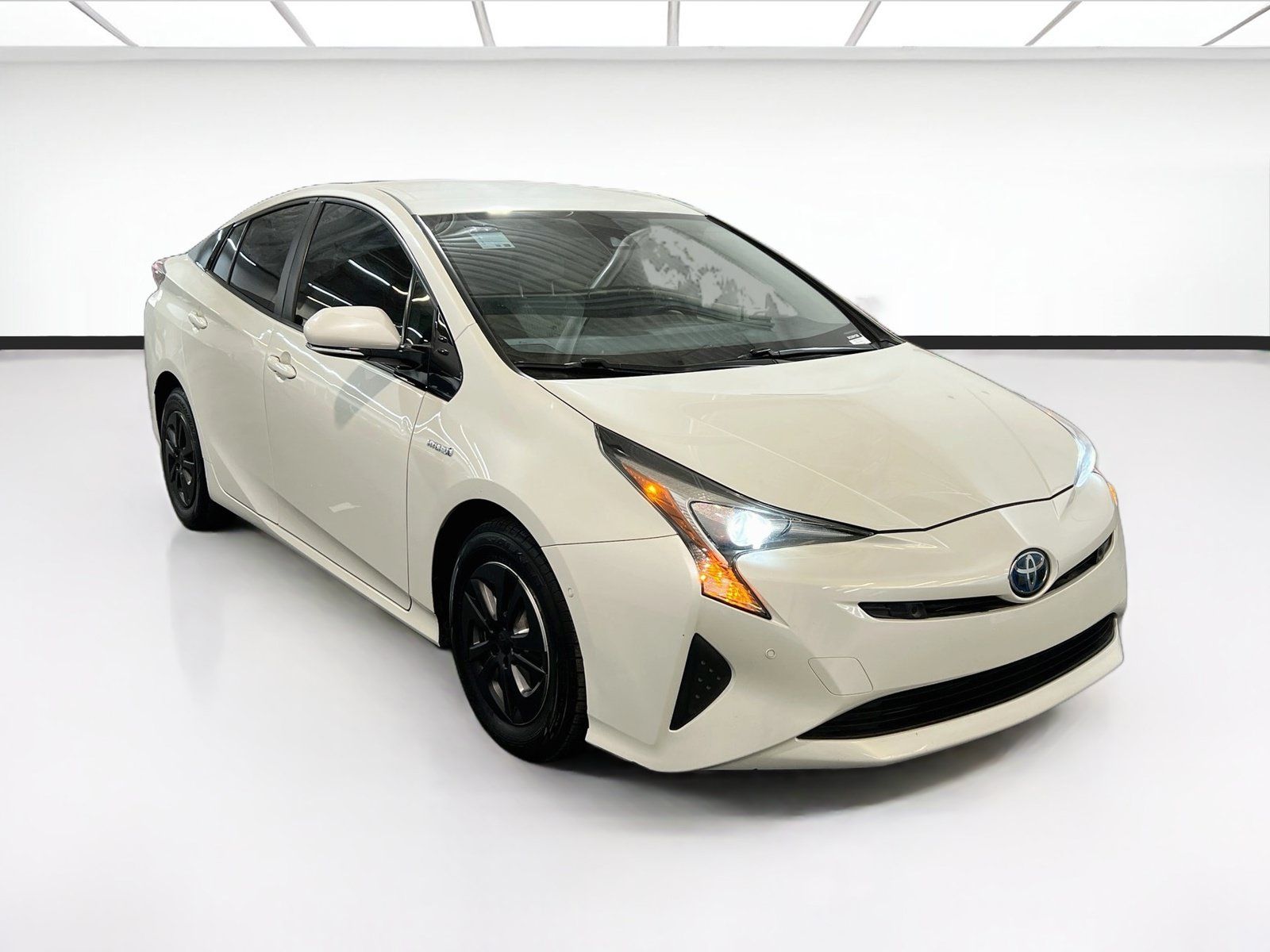 Used 2018 Toyota Prius Two w/ Prius Two Safety Plus Package FWD image 3
