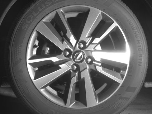 Used 2025 Nissan Versa SV image 12