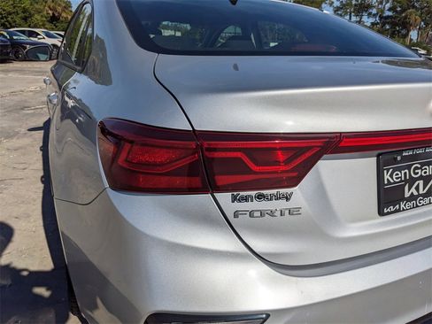 Used 2019 Kia Forte S image 12