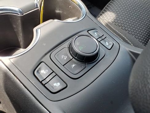 Used 2024 GMC Terrain SLE w/ Driver Convenience Package FWD image 27