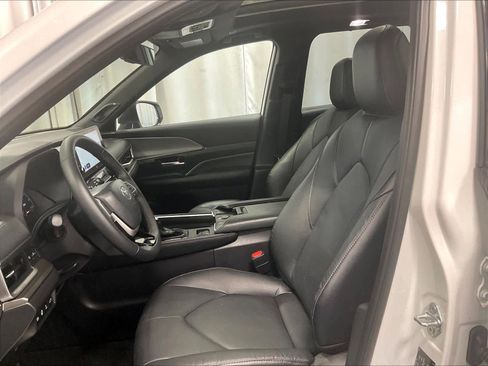 Used 2025 Toyota Grand Highlander Hybrid Nightshade Edition image 10