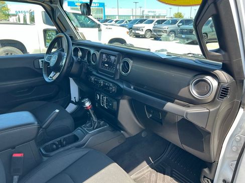 Used 2019 Jeep Wrangler Unlimited Sahara AWD/4WD image 25