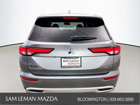 Used 2024 Mitsubishi Outlander SE Black Edition image 11