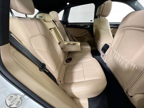 Used 2022 Porsche Macan image 29