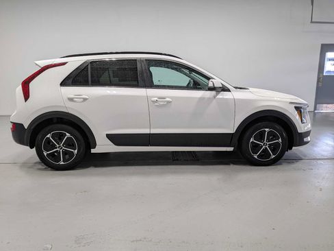 Used 2024 Kia Niro EX FWD image 7