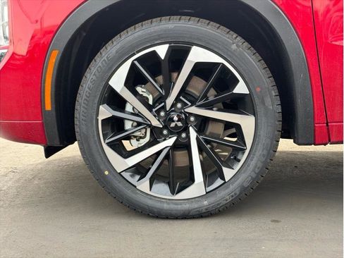 Used 2025 Mitsubishi Outlander SEL image 9