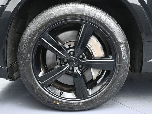 Used 2019 Audi e-tron Prestige w/ Prestige Package image 12