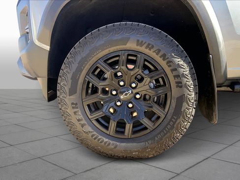 Used 2025 Chevrolet Colorado Trail Boss image 10