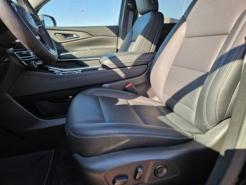 Used 2026 Chevrolet Traverse LT AWD/4WD image 15