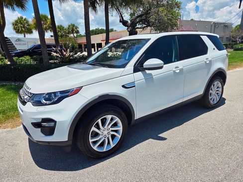 Used 2017 Land Rover Discovery Sport HSE AWD/4WD image 3