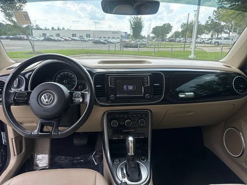 Used 2018 Volkswagen Beetle 2.0T SE FWD image 16