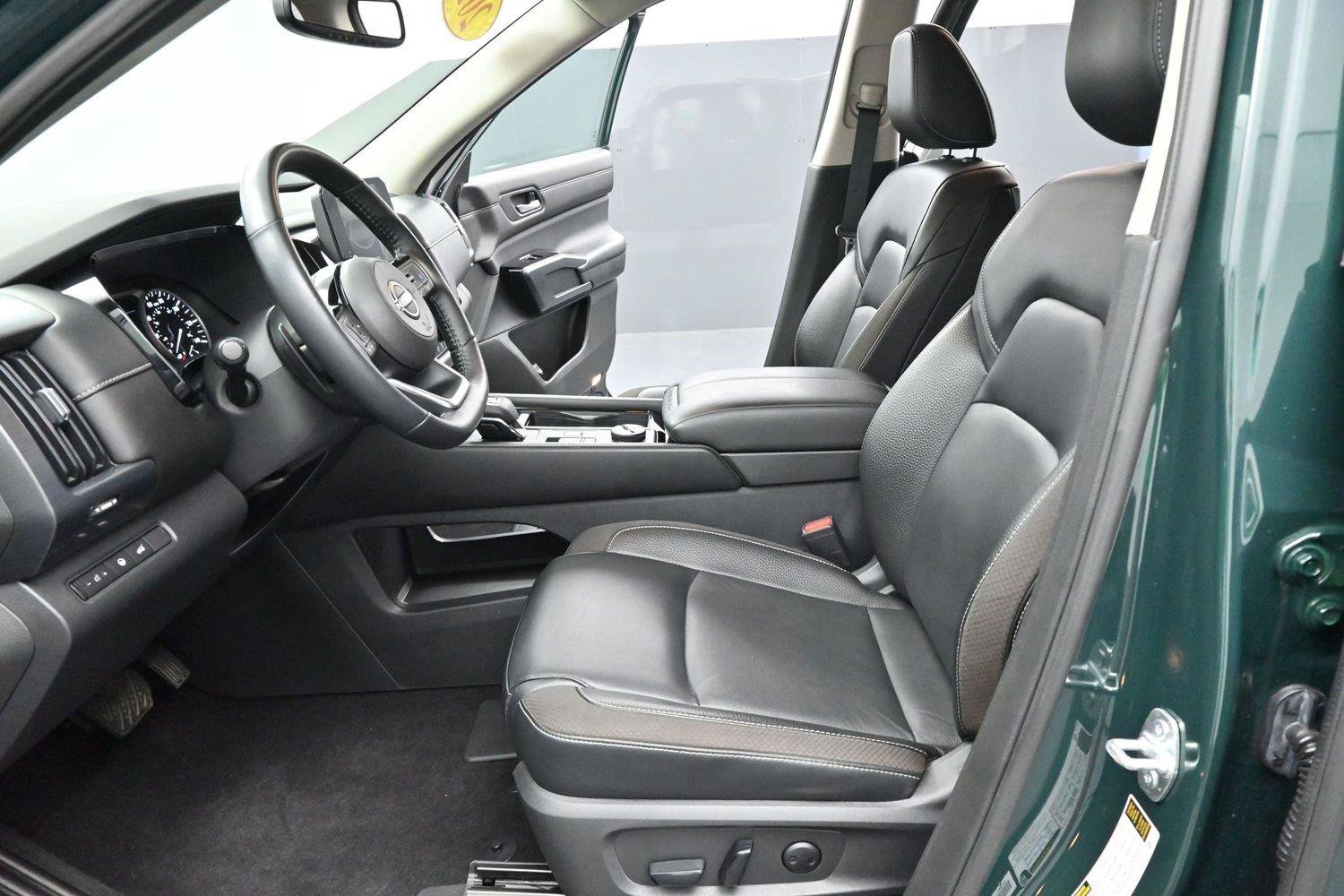 Used 2022 Nissan Pathfinder SL w/ Cargo Package AWD/4WD image 14