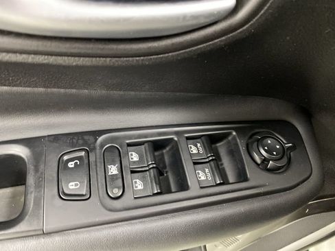 Used 2018 Jeep Renegade Limited w/ Advanced Technology Group FWD image 13