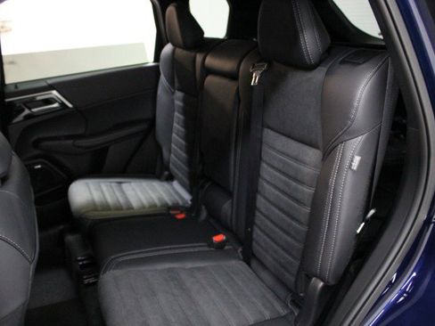 New 2025 Mitsubishi Outlander SE image 25