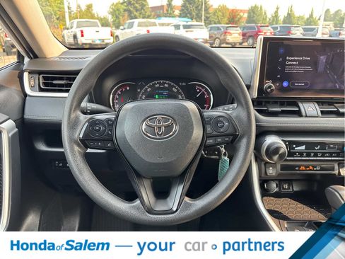 Used 2024 Toyota RAV4 LE AWD/4WD image 15