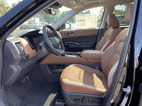 New 2026 Nissan Pathfinder Platinum FWD image 10