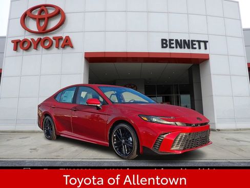 New 2026 Toyota Camry SE FWD image 1