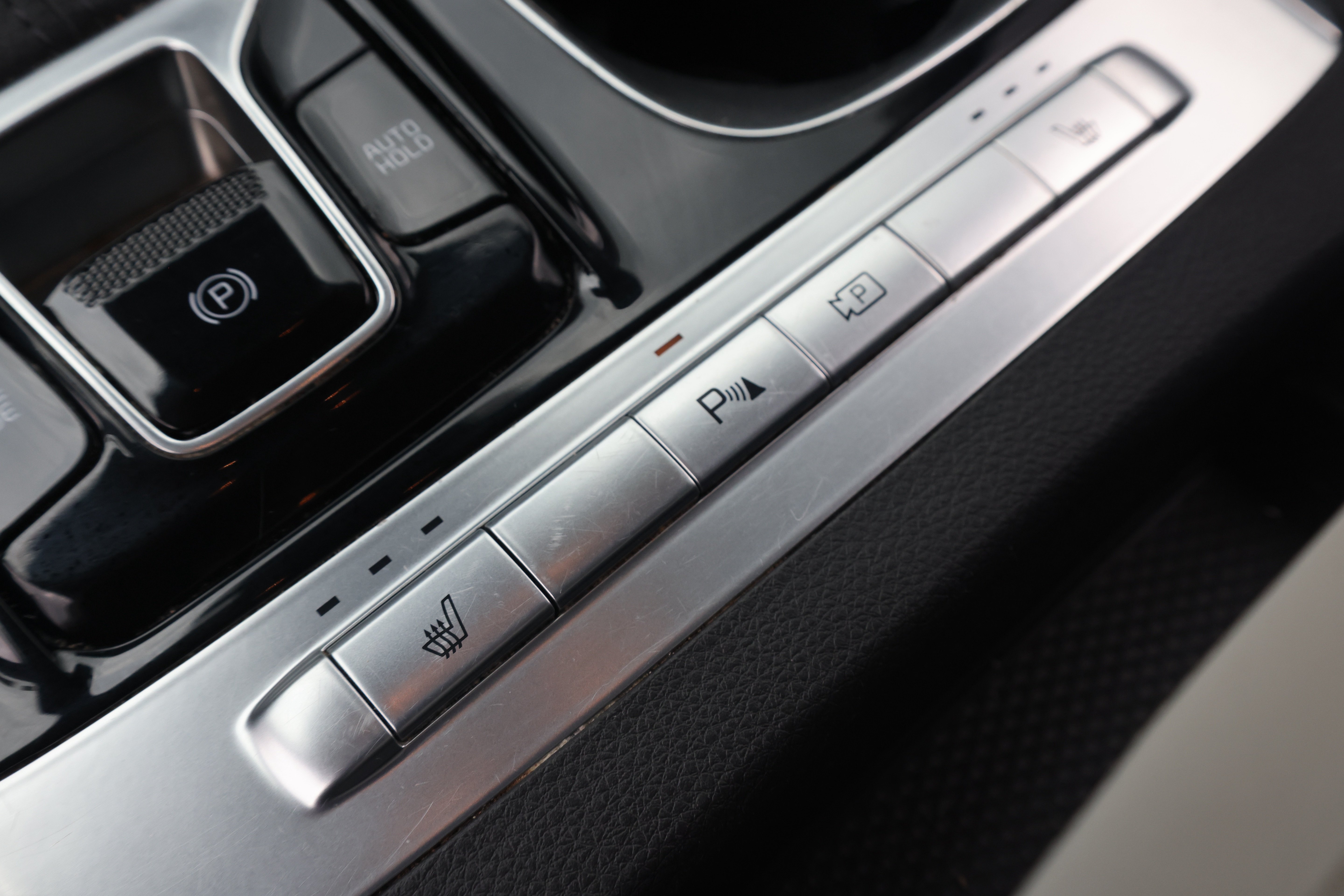 Used 2024 Kia Carnival EX FWD image 10