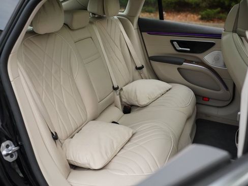 Used 2022 Mercedes-Benz EQS 580 580 image 25