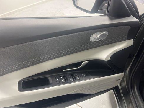 New 2025 Hyundai Elantra Limited image 6