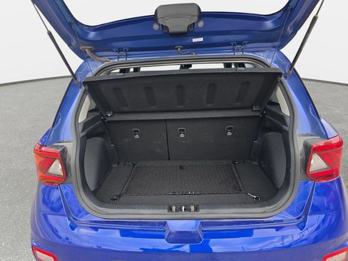 Used 2022 Hyundai Venue Limited w/ Cargo Package FWD image 12