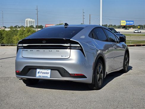 New 2026 Toyota Prius Plug-In Hybrid image 4