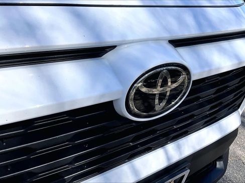 Used 2023 Toyota RAV4 LE AWD/4WD image 28