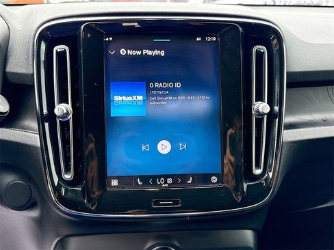 Used 2023 Volvo XC40 Recharge Plus image 16