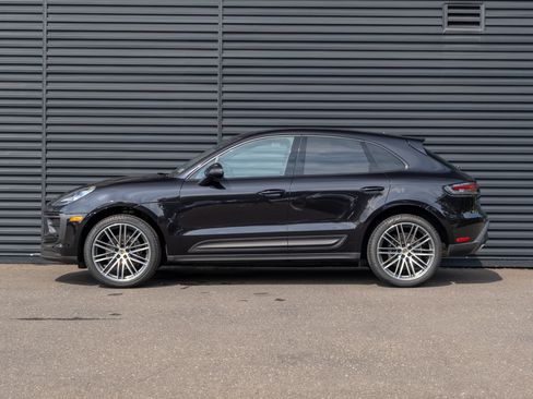 Used 2024 Porsche Macan AWD/4WD image 2