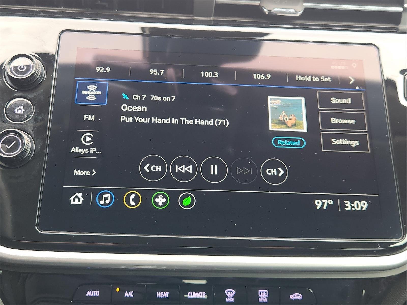 Used 2023 Chevrolet Bolt EUV Premier w/ Super Cruise Package FWD image 17