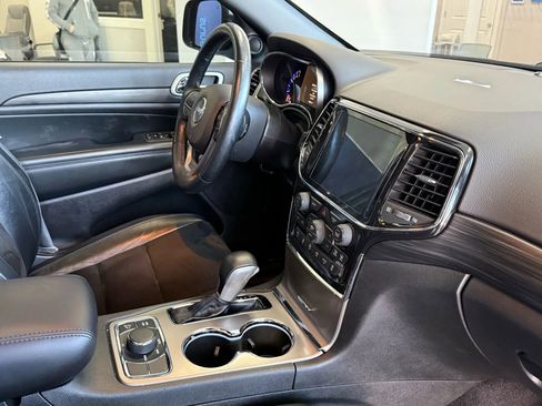 Used 2021 Jeep Grand Cherokee Altitude image 21