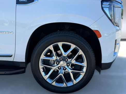 Used 2022 GMC Yukon SLT AWD/4WD image 12