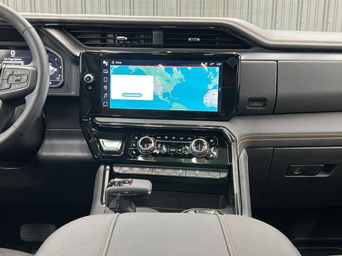 Used 2024 GMC Sierra 1500 AT4 w/ Technology Package image 23