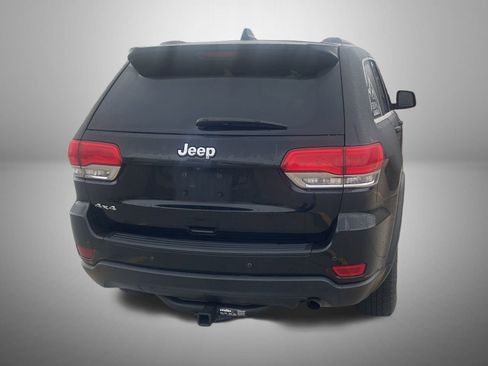 Used 2018 Jeep Grand Cherokee Laredo image 3