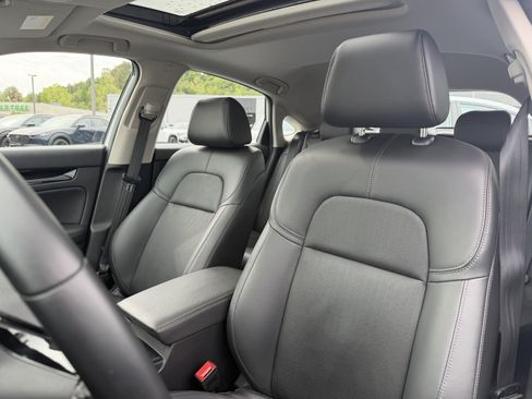 Used 2024 Honda Civic EX-L image 8