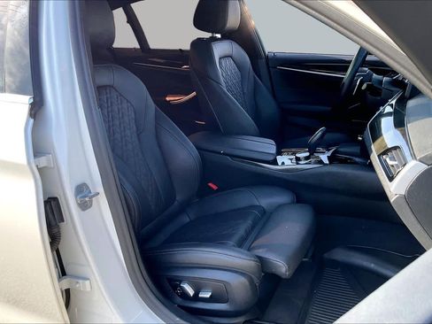Used 2022 BMW 530i w/ Executive Package RWD image 9