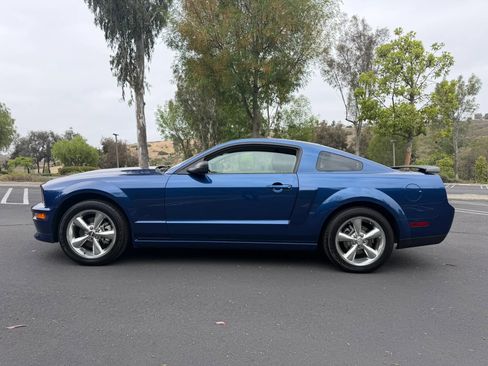 Used 2007 Ford Mustang GT Premium RWD image 2