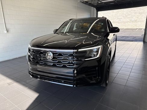 Used 2026 Volkswagen Atlas Cross Sport SEL R-Line AWD/4WD image 3