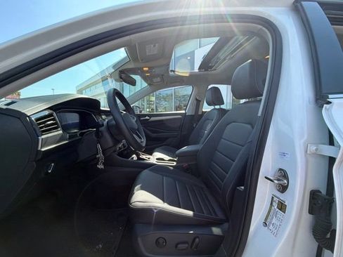 Certified 2024 Volkswagen Jetta SE w/ Panoramic Sunroof Package FWD image 26