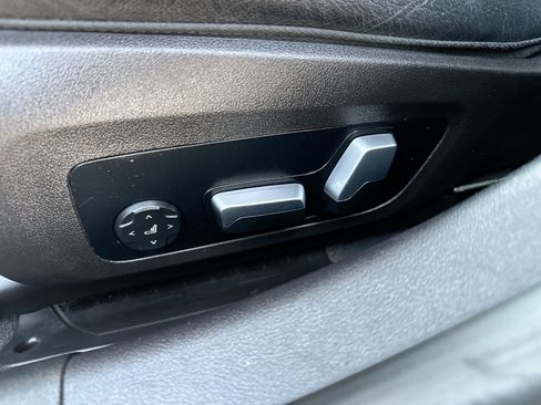 Used 2023 BMW 330i Sedan image 12