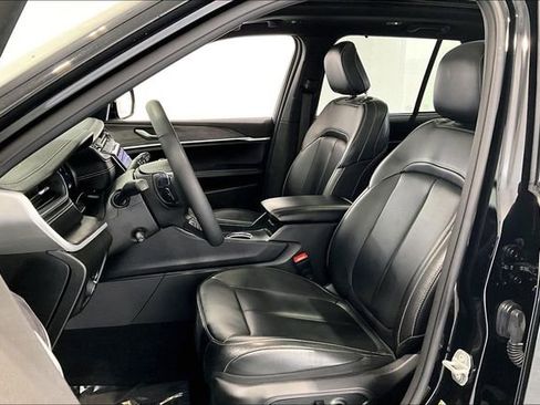 Used 2024 Jeep Grand Cherokee Limited w/ Luxury Tech Group II image 22