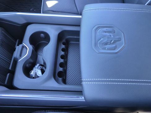 New 2026 RAM 2500 Laramie AWD/4WD image 15