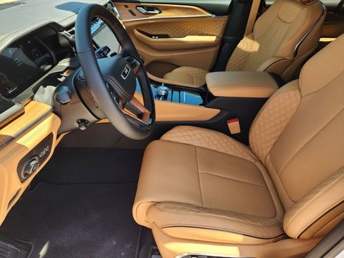 New 2025 Jeep Grand Cherokee Summit w/ Obsidian Package image 9