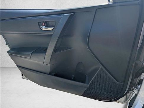 Used 2019 Toyota Corolla SE image 8