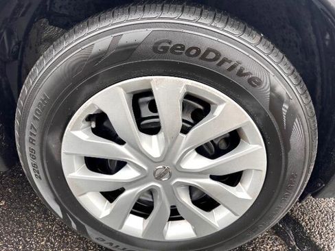 Used 2020 Nissan Rogue S image 33