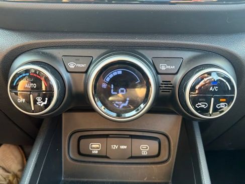 Used 2025 Hyundai Venue SEL FWD image 27